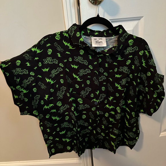 NWT Rob Zombie x Hot Topic crop button down (junior’s sizing / junior’s medium) - Picture 6 of 9